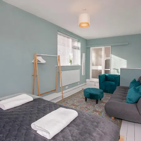 Plum Tree Retreat-free Parking Apartment